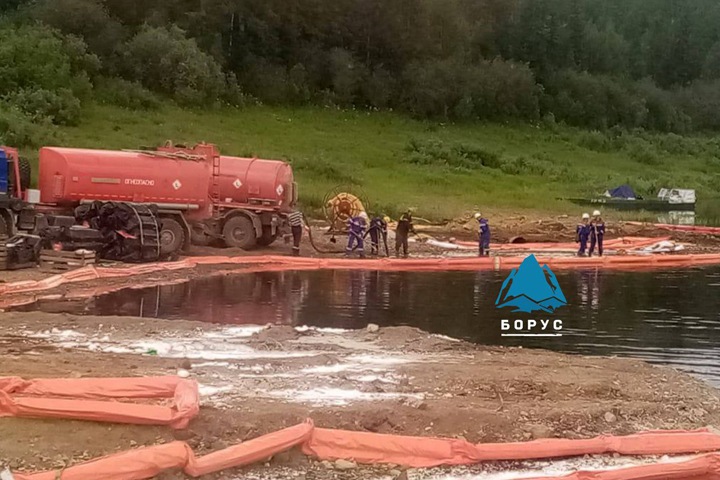 Разлив нефти из трубопровода произошел в Красноярском крае