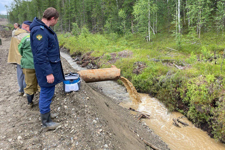 Загрязнения рек при золотодобыче вновь обнаружены в Красноярском крае
