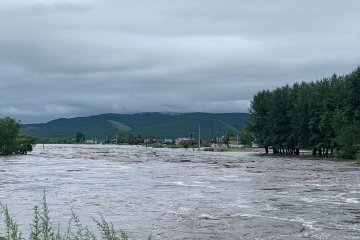 Село под Читой отрезало наводнением вместе со спасателями