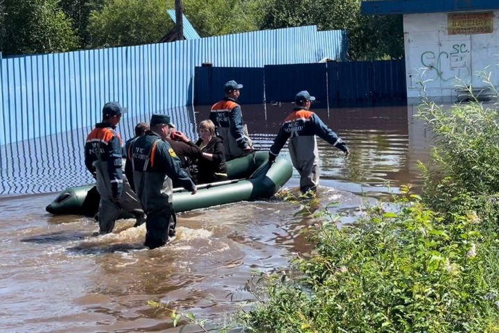Река затопила поселения и 15 кооперативов в Чите и пригороде