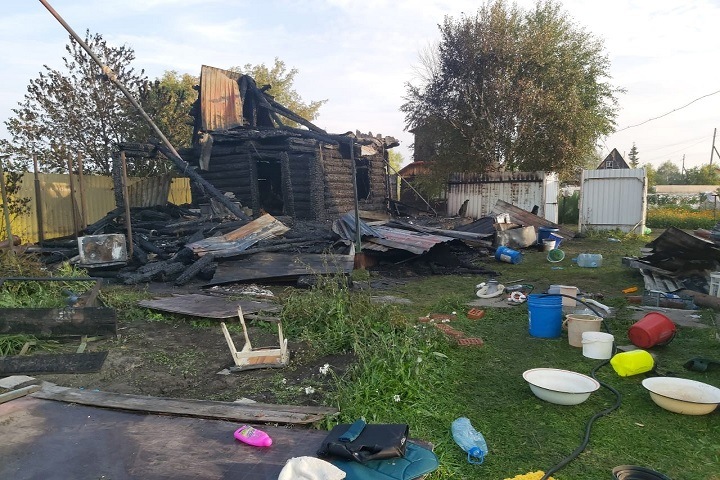 Семья с двумя детьми погибла при пожаре в Новосибирской области