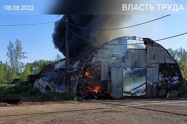 Склад с рапсовым маслом сгорел в Красноярском крае