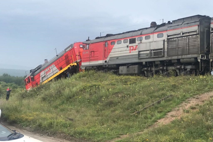 Поезд выехал на дорогу в Иркутской области