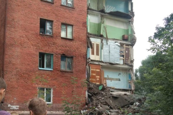 Многоквартирный дом обрушился в Омске