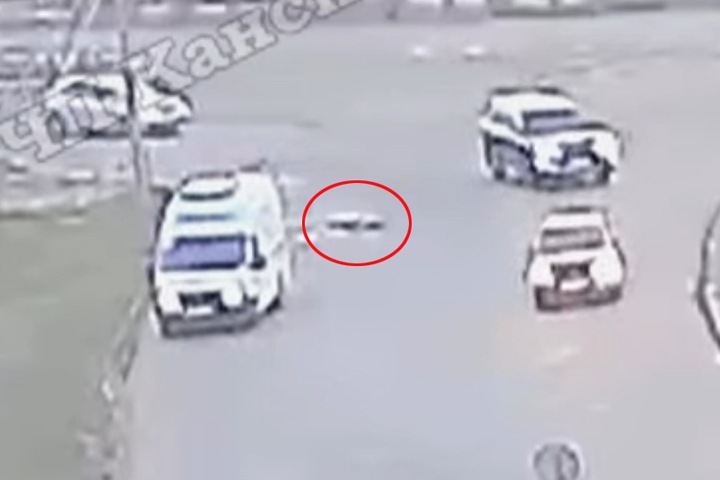 Пациент выпал из машины скорой помощи в Красноярском крае