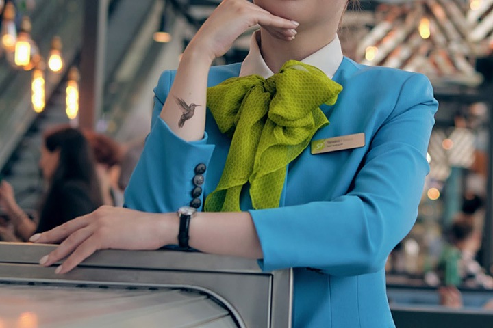 Новосибирская авиакомпания разрешила экипажам татуировки и яркие волосы