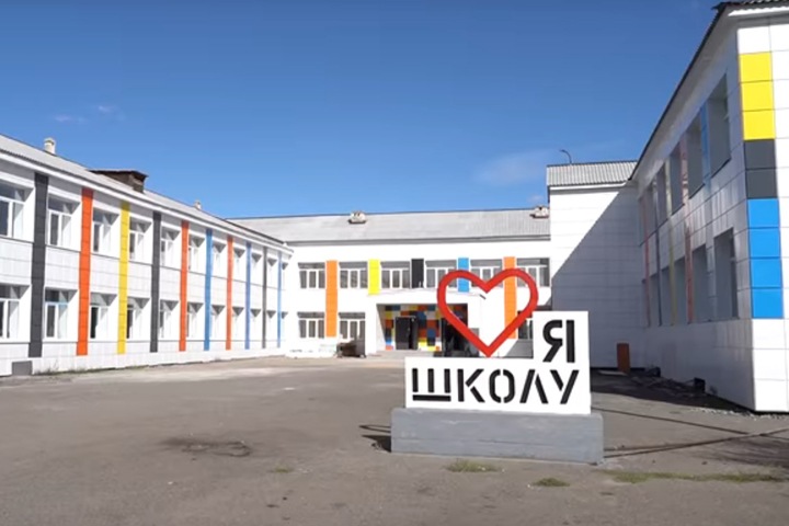 Путин поручил найти виновных в срыве ремонта школ в Туве и на Алтае