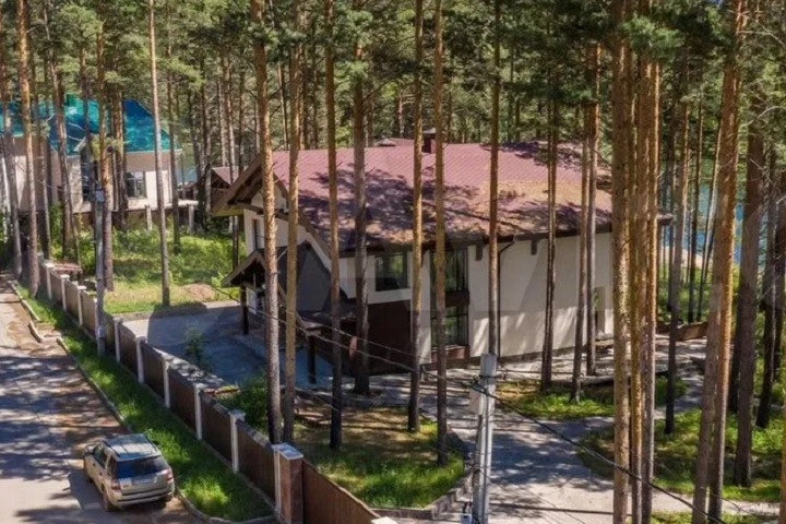 Семья осужденного экс-мэра Иркутского района продает коттедж за 139 млн рублей