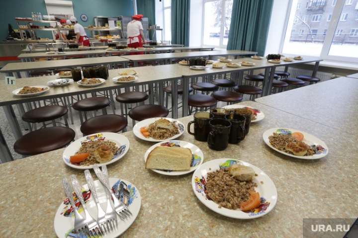 Власти Тувы заявили о нехватке денег на школьные обеды. Они подорожали на треть