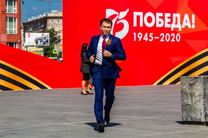 Новосибирские единороссы захотели лишать полномочий депутатов, если они больше года не находятся в РФ
