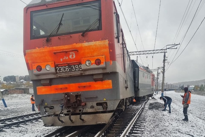 Поезд сошел с рельсов в Кузбассе
