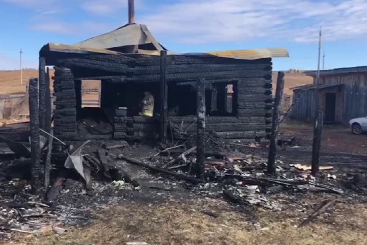 Мужчина сжег своих жену, дочку и родственника в Иркутской области