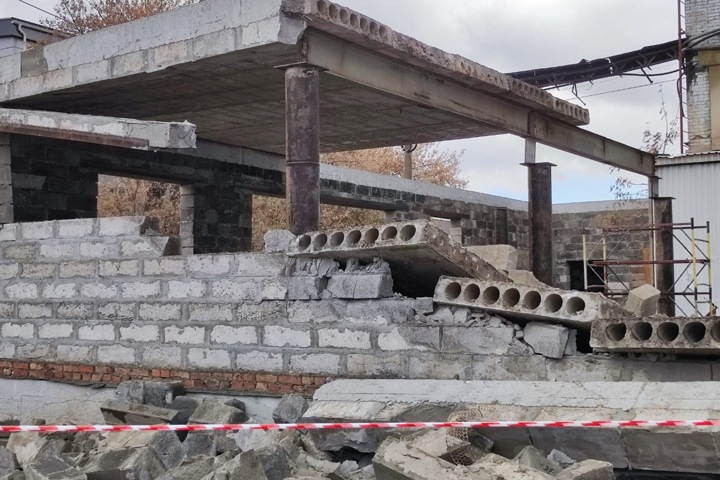 Бетонные плиты задавили насмерть двух рабочих на стройке в Барнауле