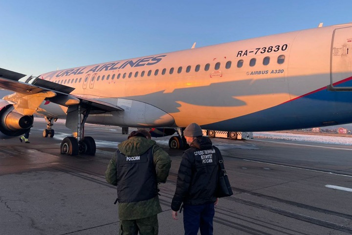 Шасси разрушились у пассажирского самолета при посадке в Иркутске