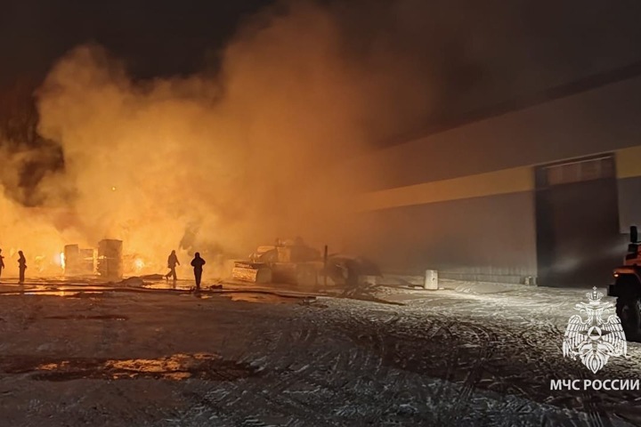 Склад стройматериалов сгорел в Новосибирске