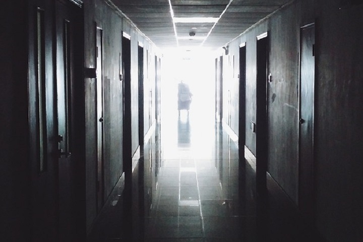 Житель Читы шесть часов пролежал в коридоре больницы и скончался