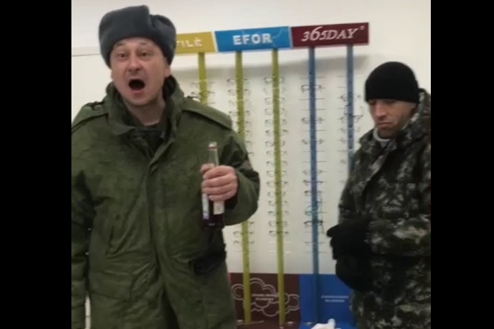 Пьяные мобилизованные напали на сотрудника салона оптики в Новосибирске