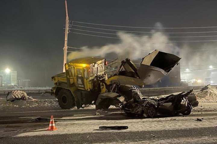 Два человека погибли в Норильске в ДТП с трактором