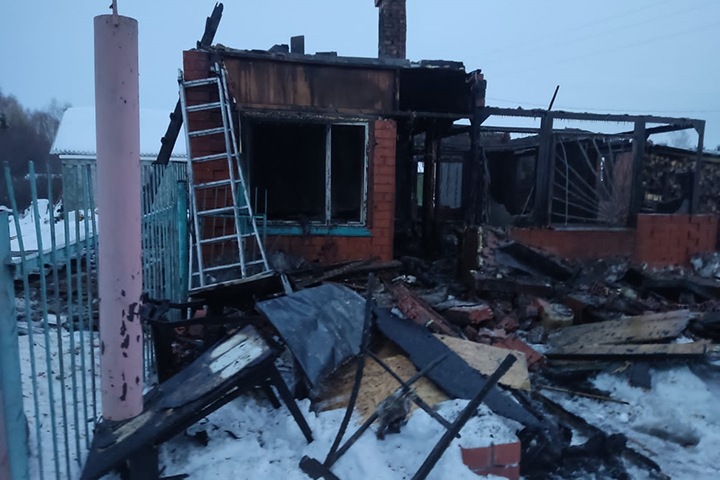 Омский СК начал проверку после гибели трех человек при пожаре