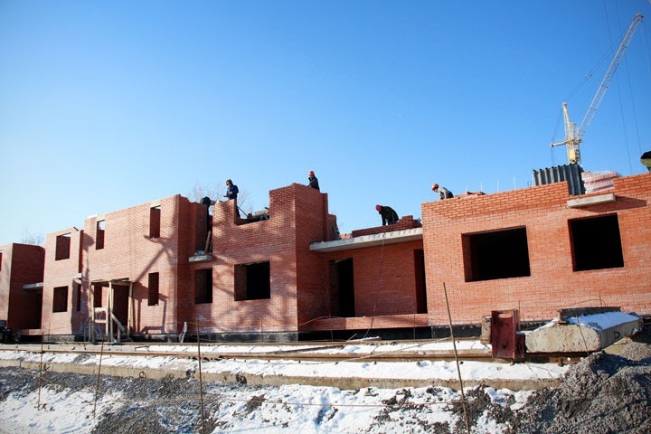 Чиновники в Горном Алтае и Прибайкалье оставили сирот без жилья из-за махинаций при строительстве