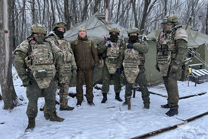 СМИ опубликовало фото новосибирского депутата Госдумы Савельева у армейских палаток