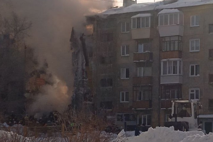 Жильцам пострадавшего при взрыве газа дома в Новосибирске окажут помощь