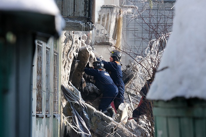 Власти подтвердили гибель 12 человек при обрушении дома в Новосибирске
