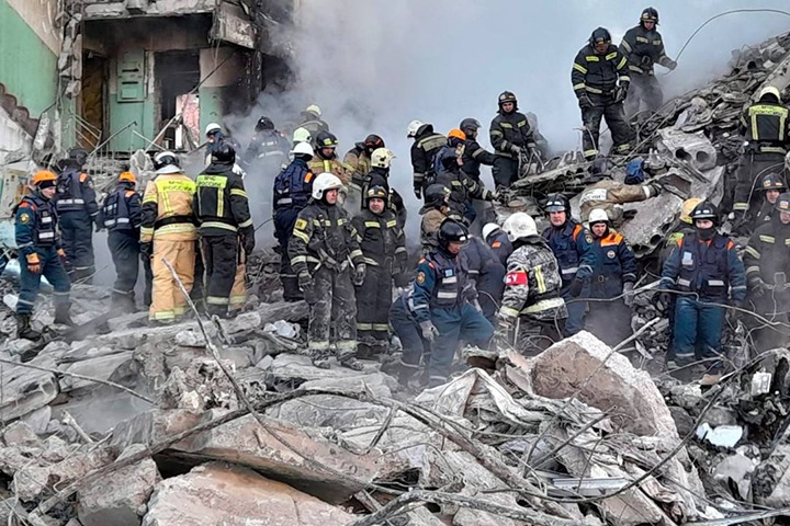 Число погибших при взрыве в новосибирской пятиэтажке выросло до 13