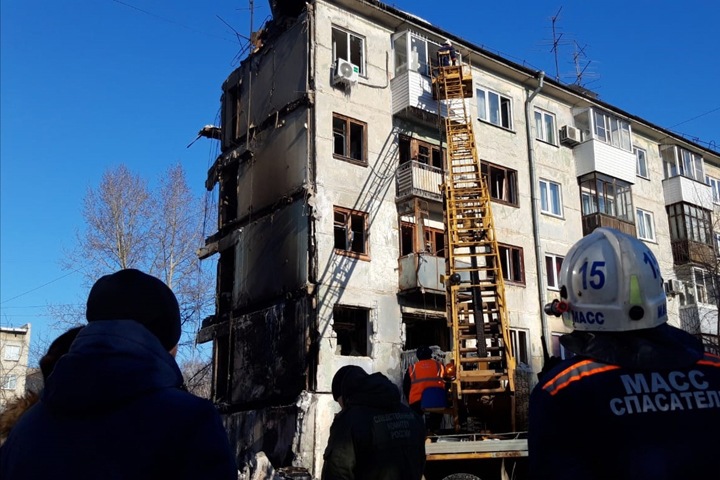 Спасатели рассказали об опасности обрушения оставшихся подъездов после взрыва в новосибирской пятиэтажке