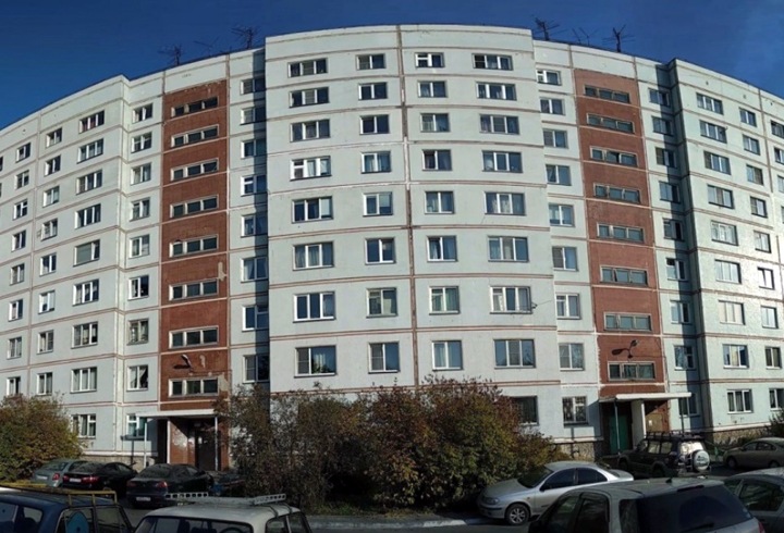 Школьница выжила после падения с восьмого этажа в Новосибирске