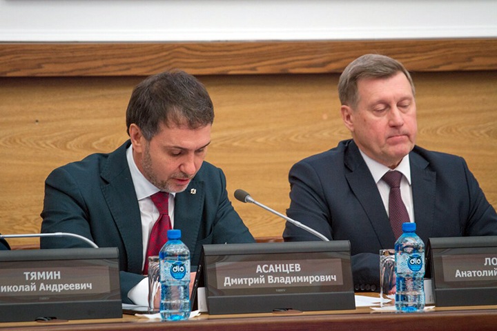 «Они всегда о чем-то договариваются». Почему работу мэра Новосибирска одобряют те, кто хочет отменить его выборы