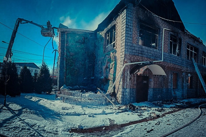 Гостиница с рестораном сгорели в Омске