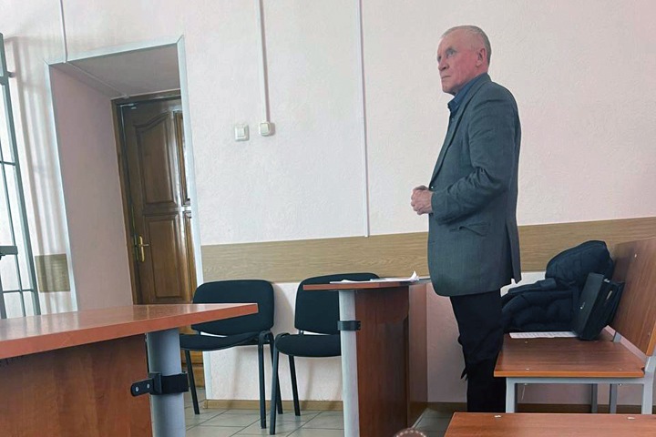 Алтайский судья зарезал начальника цеха оборонного завода. Его не стали арестовывать