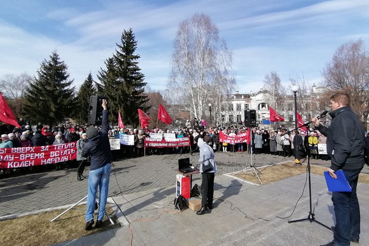 Жители Алтайского края потребовали отставки губернатора на митинге против повышения тарифов