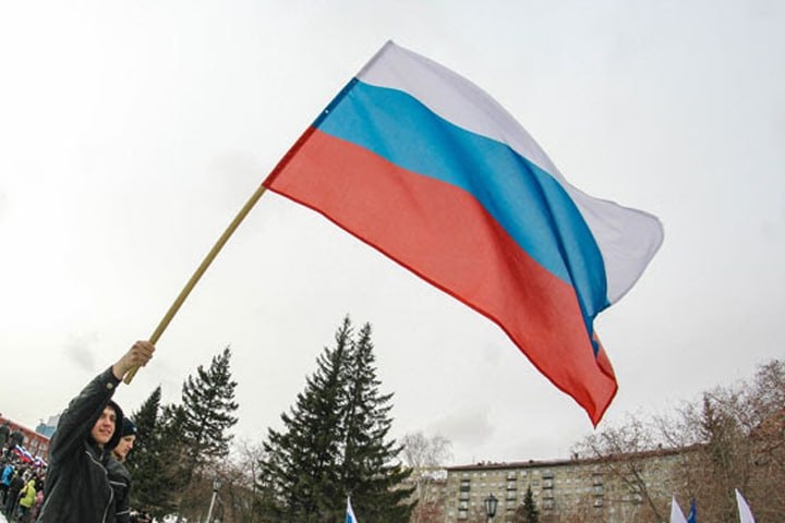 Школьница осуждена в Томской области за поджог флага