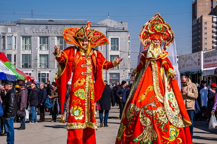Власти устроили белорусскую ярмарку в центре Новосибирска с носками от «Губки Боба» из Бреста