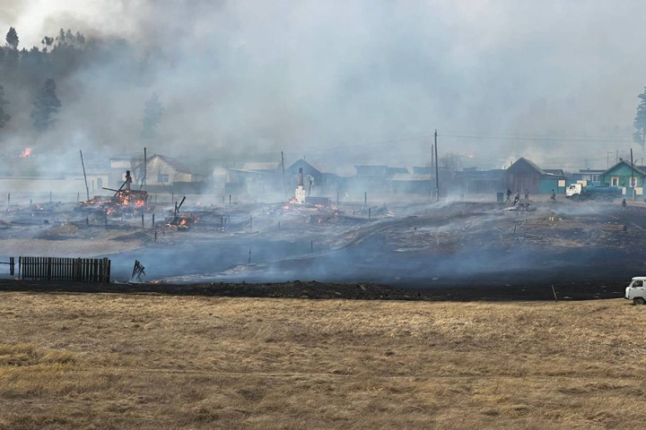 Пожар перекинулся на жилые дома в Забайкалье