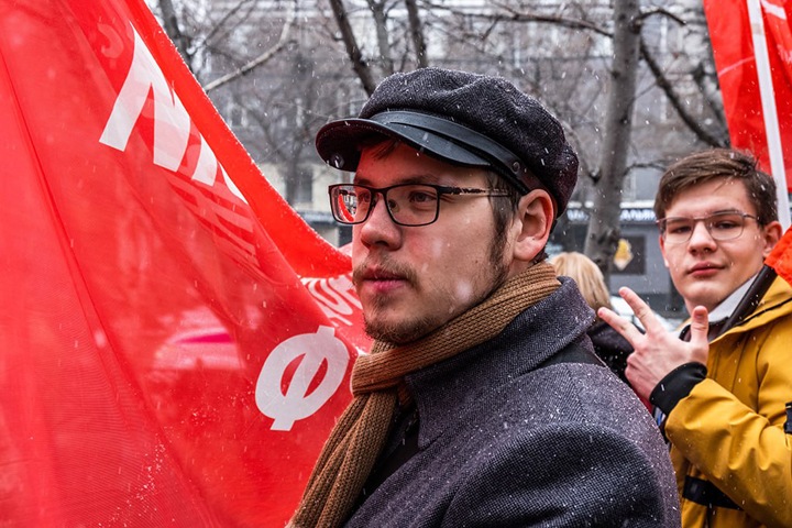 Коммунисты провели первомайское шествие по центру Новосибирску