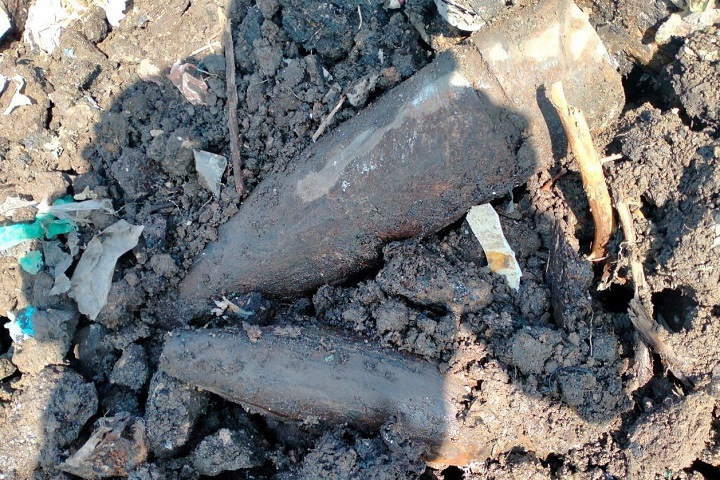 Снаряды нашли в поле и на свалке в двух регионах Сибири
