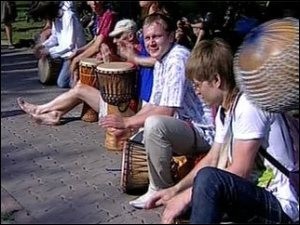 В нескольких городах мира одновременно прошeл фестиваль барабанов