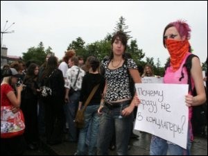 Красноярские готы, эмо и металлисты выступили в защиту своих прав