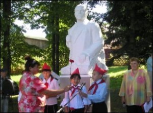 На Алтае установили памятник Ленину