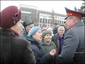 В Барнауле вновь митингуют пенсионеры-льготники