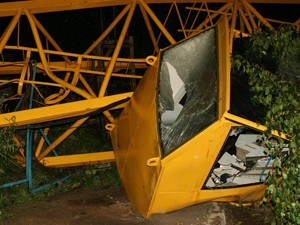 Три строительных крана упали в Новосибирске из-за урагана