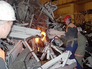 Пожар произошел в машинном отделении Саяно-Шушенской ГЭС при разборе завалов (фото)