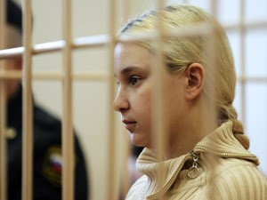 Новосибирский суд приговорил девушку, сбившую инспектора ДПС, к четырем с половиной годам колонии