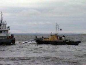 Спасатели нашли фрагмент рубки затонувшего в Красноярском крае судна 