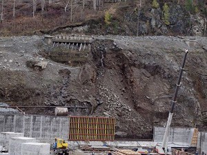 Сход грунта произошел на строительстве берегового водосброса СШГЭС 