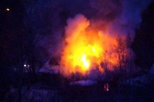 Фотофакт: пожар в частном секторе Новосибирска 
