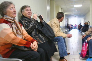 Новосибирский губернатор требует ликвидировать очереди в поликлиниках